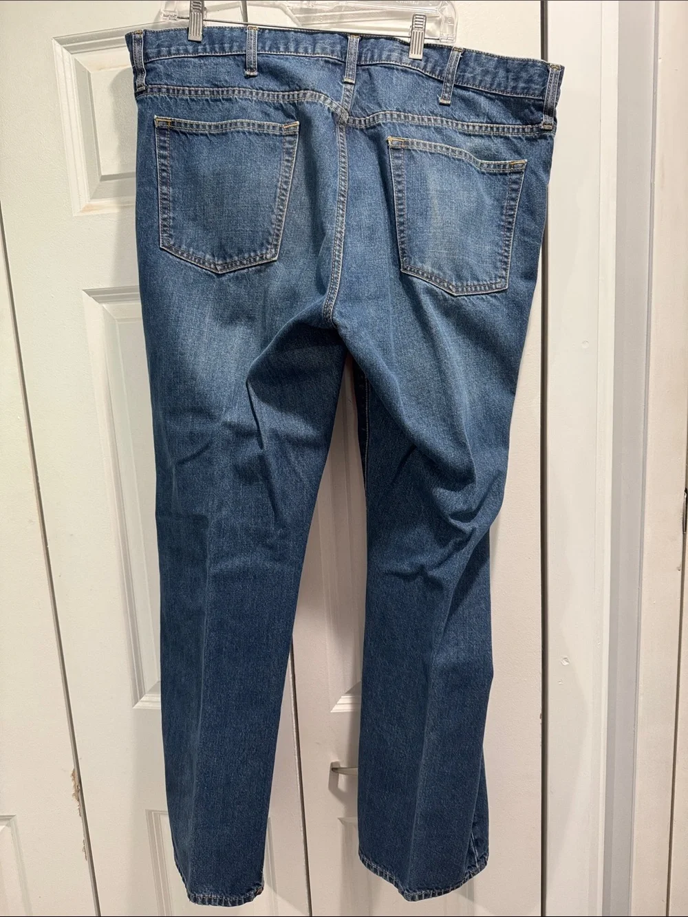 Old Navy Relaxed Fit Men's Jeans in Medium Blue Wash 42x32